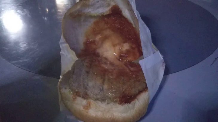 【レトロなパッケージ】鉄剣タロー 自販機チーズバーガー 食レポ【昔ながらのハンバーガー】