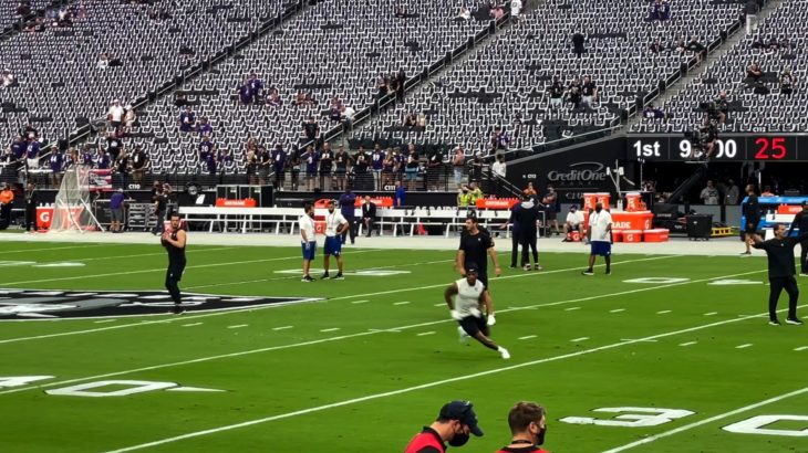 Bragr the Best NFL Picks App Believes Warming Up Critical for Derek Carr and Fans